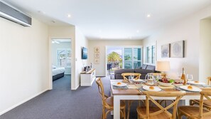 Smart TV, video game console, Netflix, DVD player