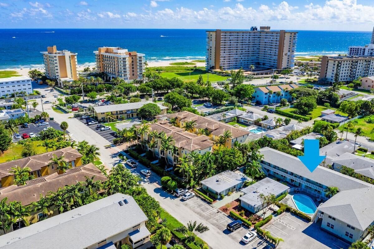 Mid Mari · ☀️COZY CONDO with POOL - 1/2 BLOCK TO THE BEACH! 5-minutes to GOLF🏖