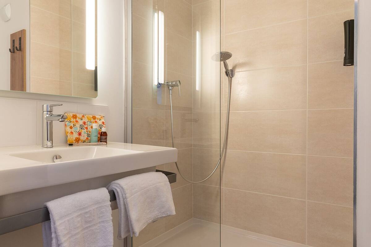 shower, towels, soap, shampoo