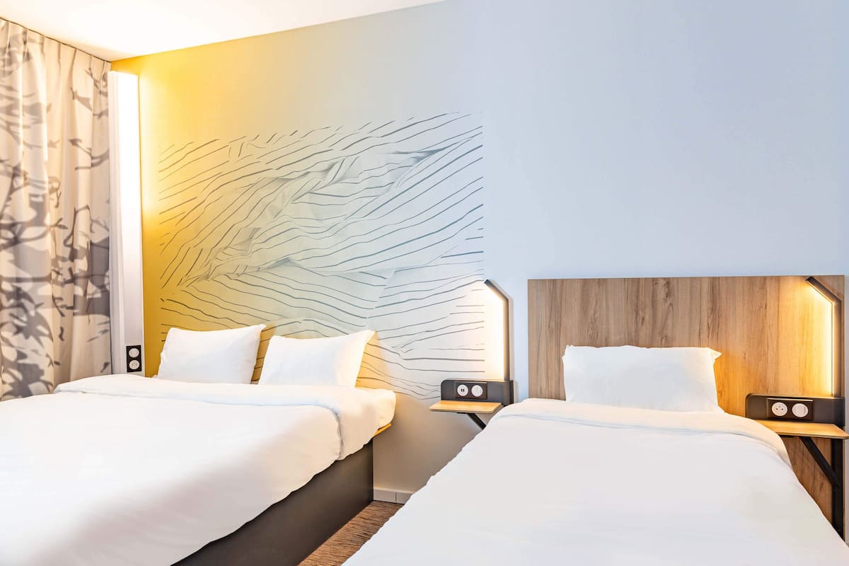 triple room | 1 bedroom, desk, soundproofing, iron/ironing board