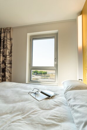 Schreibtisch, schallisolierte Zimmer, Bügeleisen/Bügelbrett