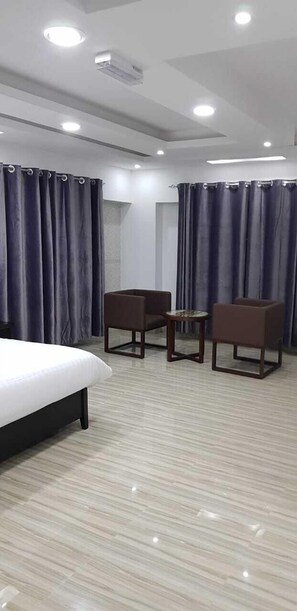 Premium bedding, free WiFi