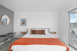 2 bedrooms, desk, iron/ironing board, travel cot