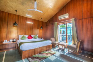 Egyptian cotton sheets, premium bedding, down comforters - The Cloyster Resort and Spa (Ramnagar)