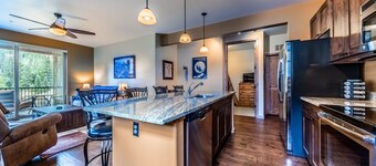 Luxury condo in the heart of Town of WP. Access to pool, hot tub & pool table