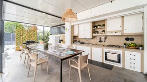 Kaffetrakter/tekoker, kjøleskap, mikrobølgeovn og ovn