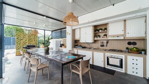 Kaffetrakter/tekoker, kjøleskap, mikrobølgeovn og ovn