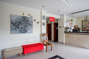 Reception - Reddoorz Near Lempuyangan Train Station (Yogyakarta)