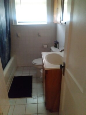 Toalhas de banho, papel higiênico