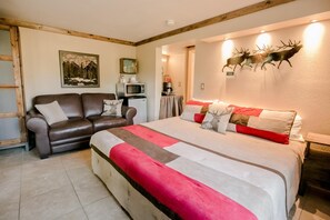 8 chambres, fer et planche à repasser, Wi-Fi, literie fournie