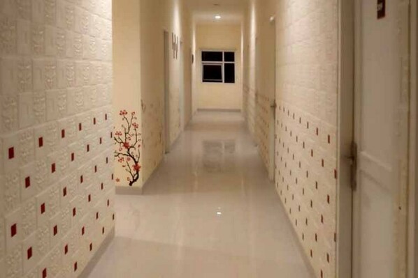 Hallway - Reddoorz @ Sindangbarang Bogor (Bogor)