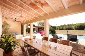 Outdoor dining - Can MARES. Stunning villa. A great choice (Pollensa)
