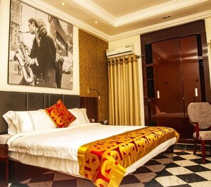 Superior Duplex, 1 Bedroom | Minibar, in-room safe, individually decorated, desk - Hotel Capitol Abidjan (Abidjan)