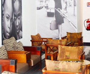 Lobby sitting area - Hotel Capitol Abidjan (Abidjan)