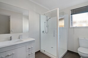 Shower - Paradise in Pohara - Pohara Beach Holiday Home (Pohara Beach)