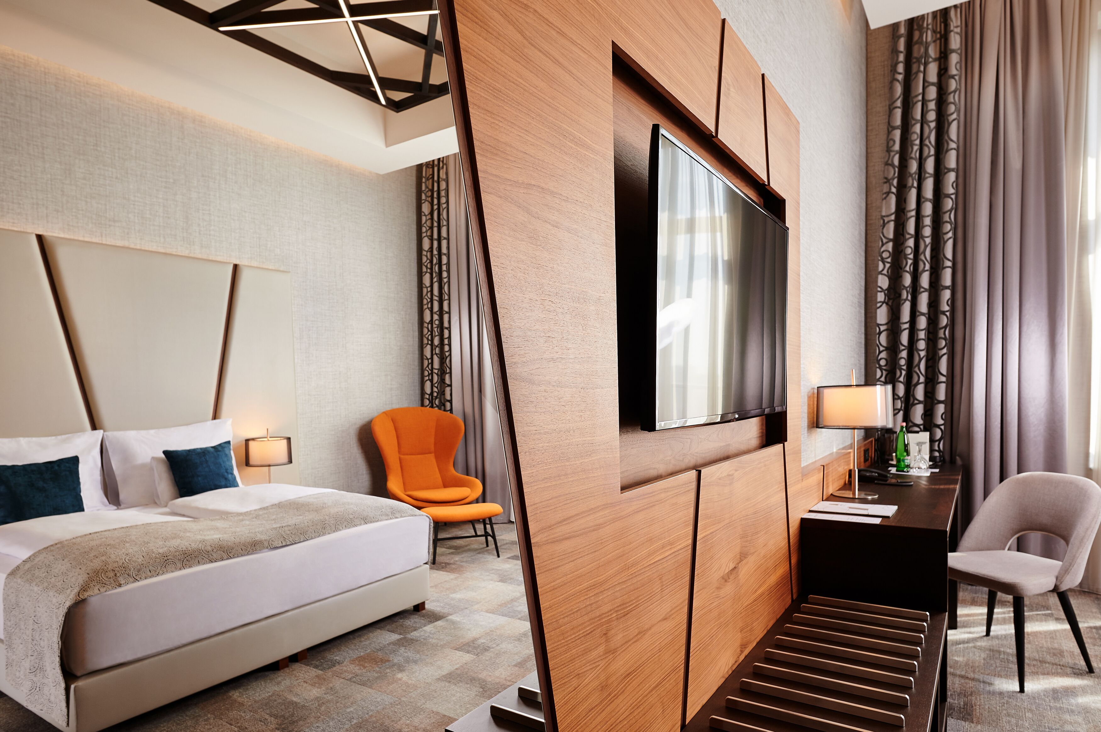 Superior-Doppel- oder -Zweibettzimmer | Allergikerbettwaren, Minibar, Zimmersafe, Schreibtisch