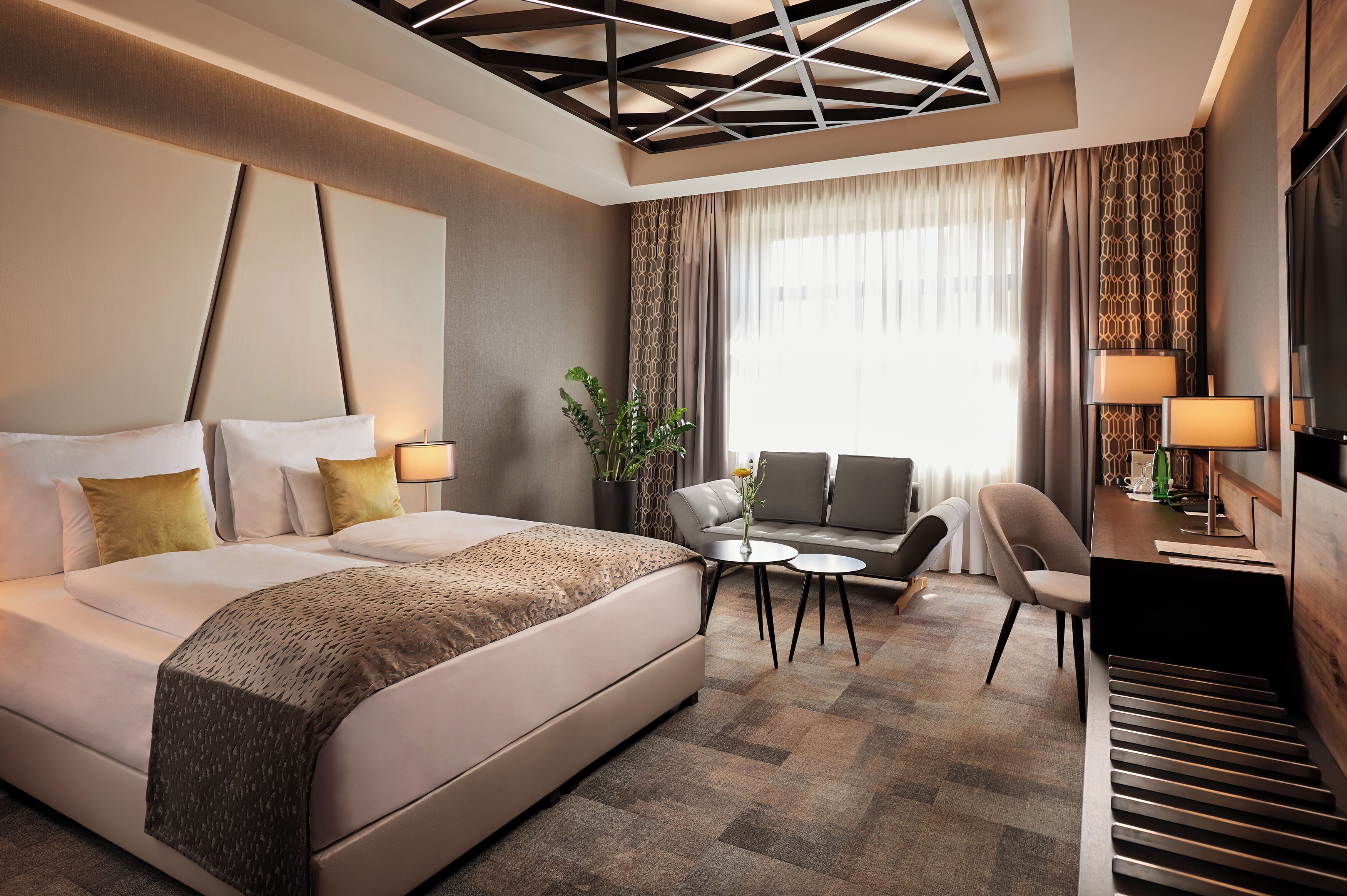 Hypo-allergenic bedding, minibar, in-room safe, desk