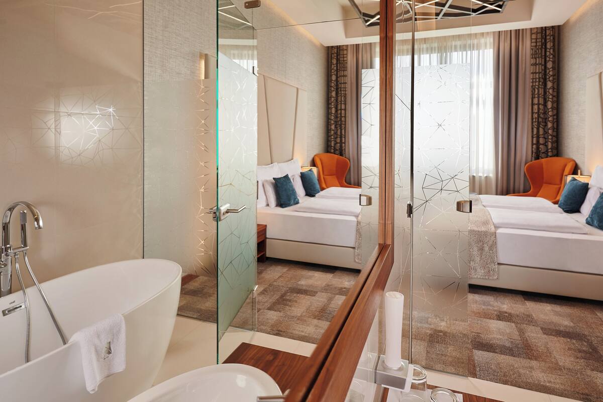 Hypo-allergenic bedding, minibar, in-room safe, desk