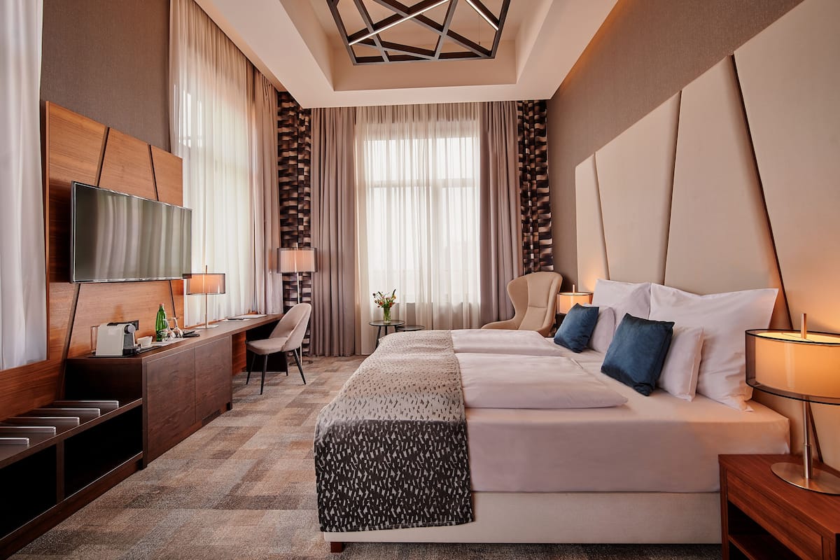 Superior Double or Twin Room | Hypo-allergenic bedding, minibar, in-room safe, desk