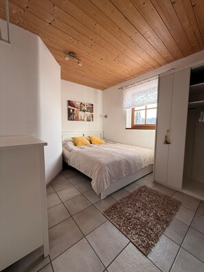 1 bedroom, internet, bed sheets