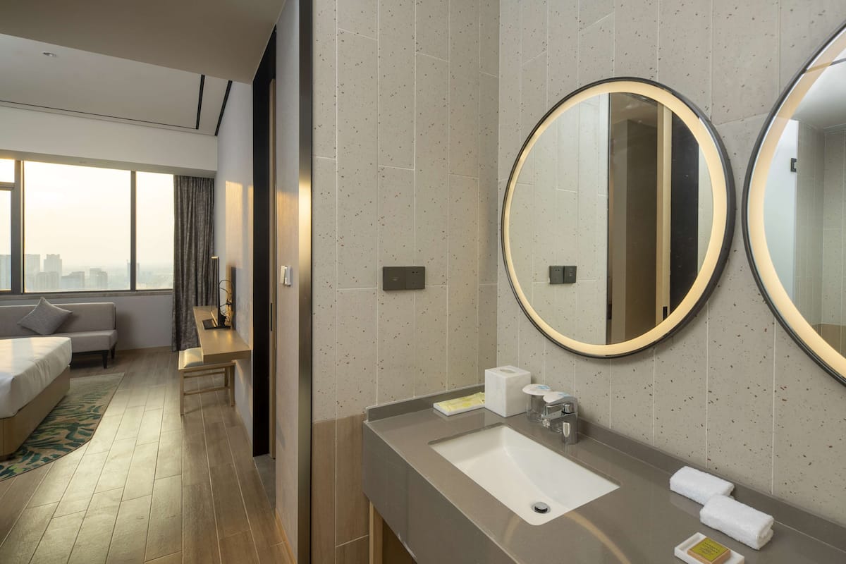 Suite Deluxe, 1 très grand lit, vue lac | 1 chambre, literie de qualité supérieure, couette en duvet d'oie