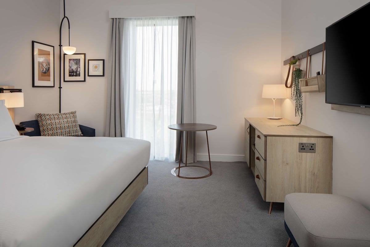 Premium bedding, in-room safe, individually furnished, laptop workspace