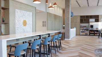 Sarapan Ala Inggris di hari kerja (GBP 10 per orang)