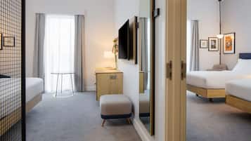Quarto família, 2 camas de solteiro, quartos conectados | Roupas de cama premium, cofres nos quartos, individualmente mobiliados