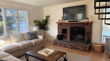 Smart TV, fireplace, books