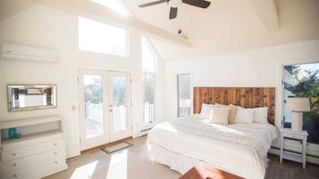 Desk, iron/ironing board, WiFi, bed sheets