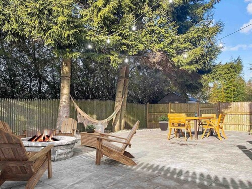 Quahog Cottage- Full Home with a private yard