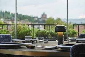 2 Restaurants, Mittagessen, Abendessen, italienische Küche