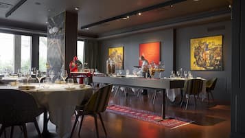 2 Restaurants; Mittagessen und Abendessen werden serviert