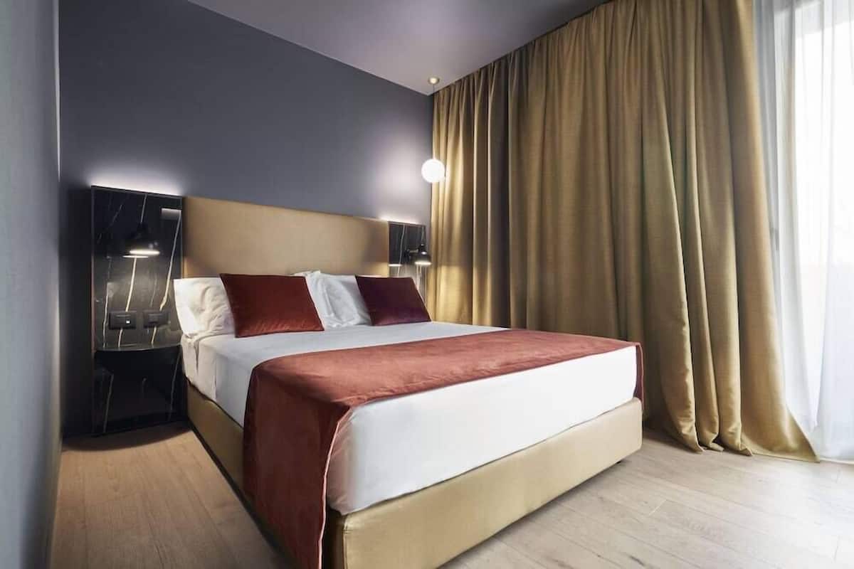 Premium bedding, down duvets, pillow-top beds, minibar