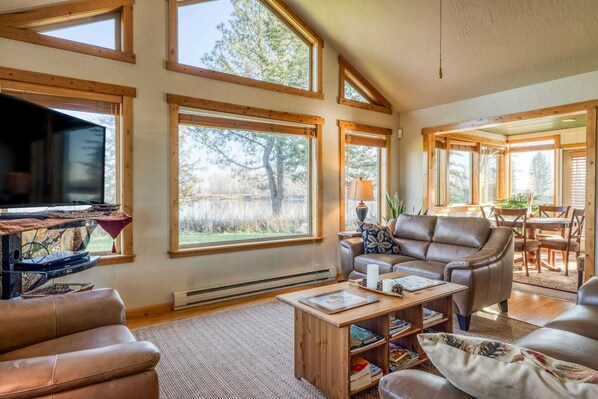 Smart TV, reproductor de DVD, libros, estéreo