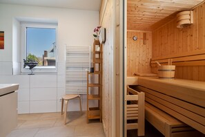 Appartement | Badkamervoorzieningen | Een douche, een haardroger