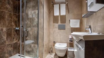Superior Studio | Bathroom | Shower, free toiletries, hair dryer, slippers