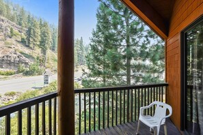 Property grounds - The River View Getaway (Olympic Valley)