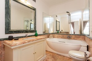 Bathtub, hair dryer, bidet, towels