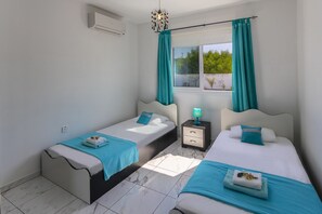 3 bedrooms, iron/ironing board, Internet, bed sheets