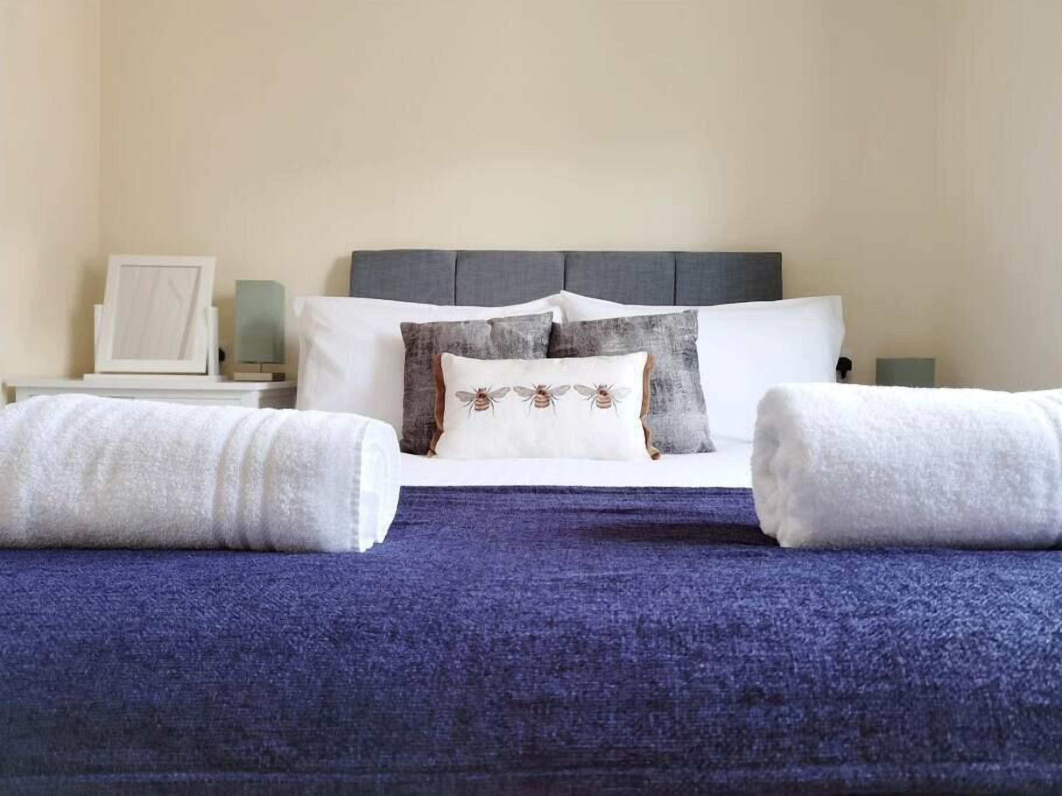 3 bedrooms, iron/ironing board, free WiFi, bed sheets