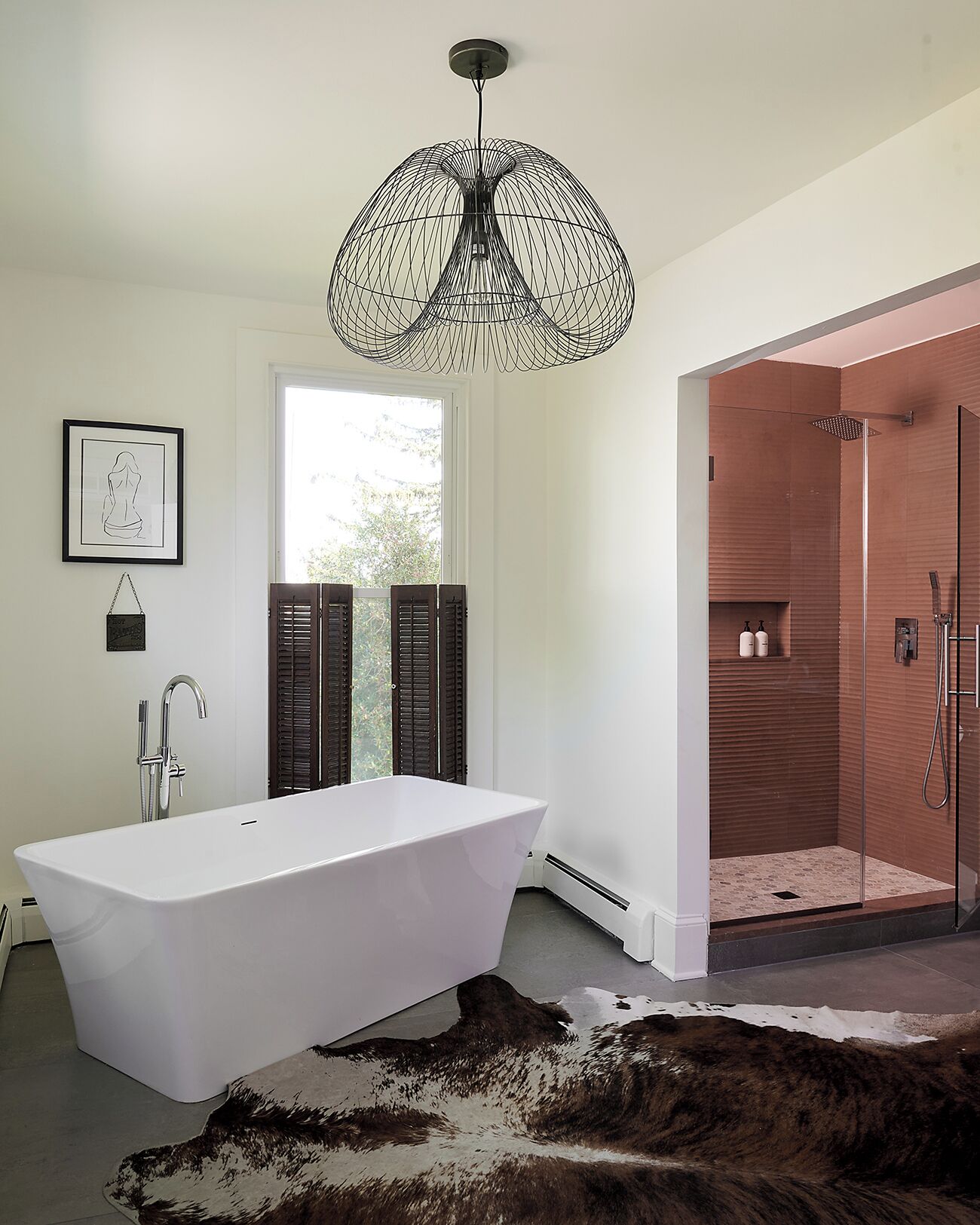 Bathtub, hair dryer, towels, soap