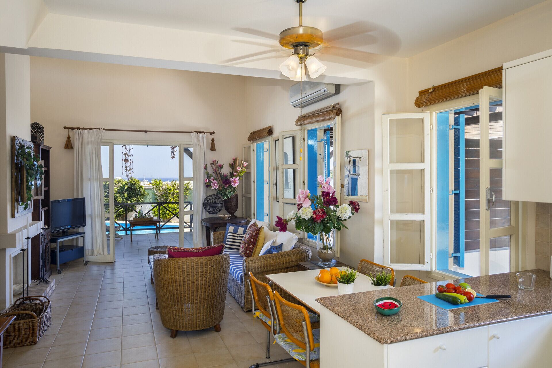 المنشأة من الداخل