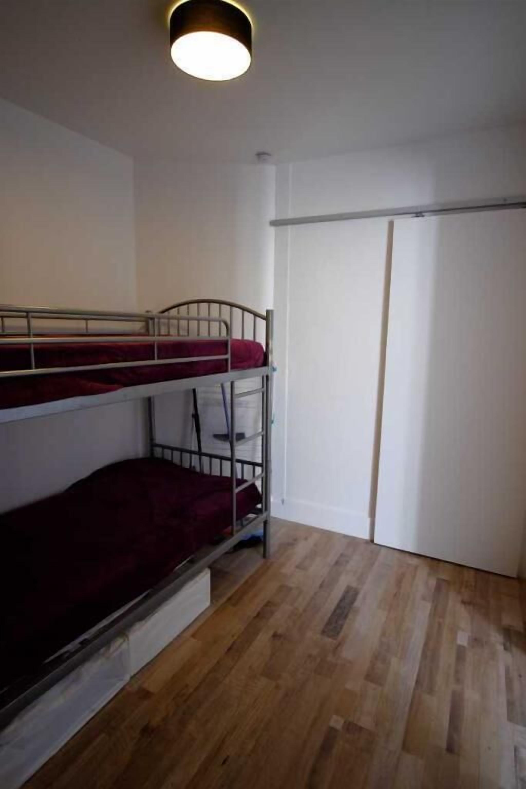 2 chambres, fer et planche à repasser, lit parapluie, Wi-Fi gratuit
