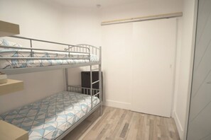 2 bedrooms, iron/ironing board, travel cot, free WiFi