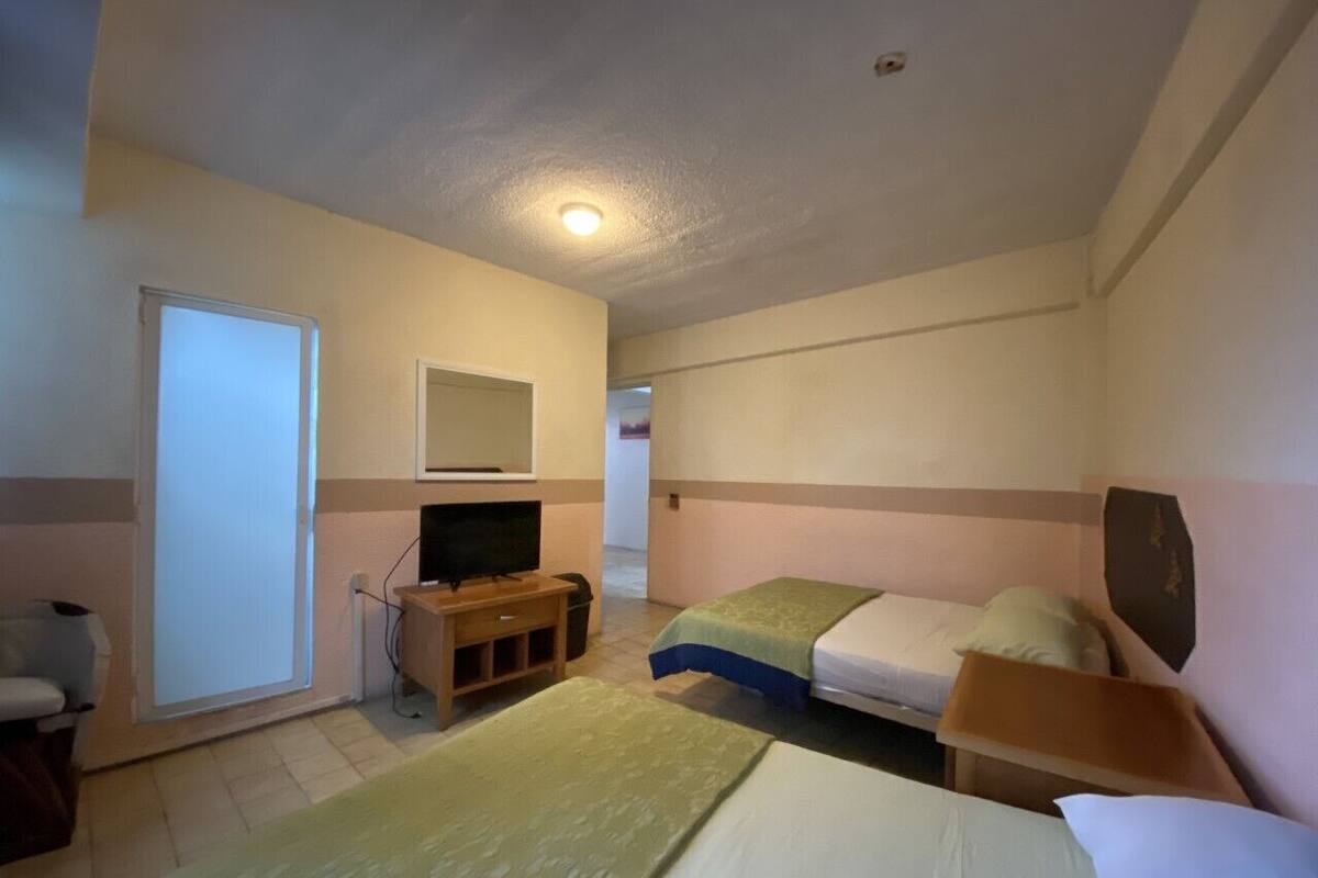 Standard Quadruple Room | Iron/ironing board (on request), WiFi (free)