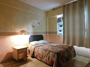 Standard Double Room | Iron/ironing board, free WiFi - Hotel Coral (Acapulco)