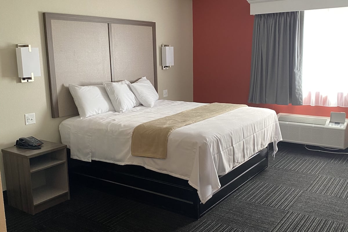 desk, iron/ironing board, free wifi, bed sheets