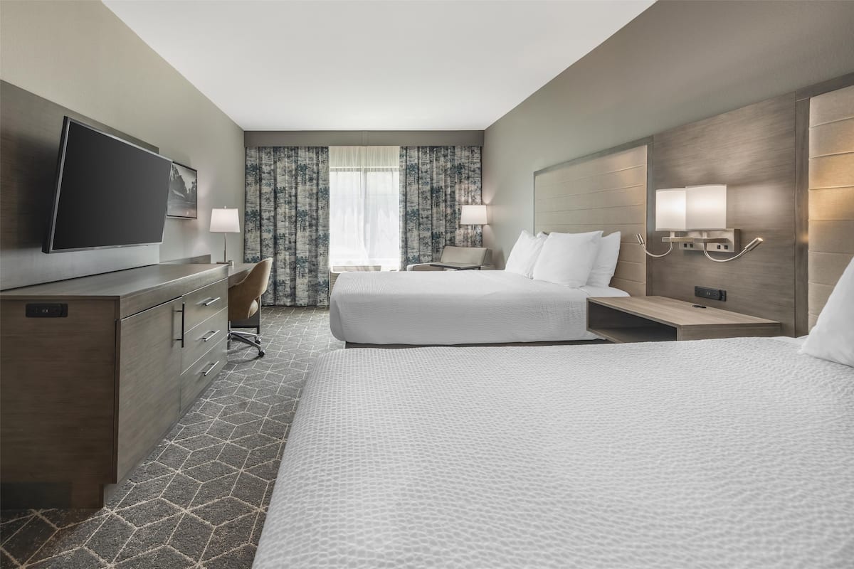 1 bedroom, desk, laptop workspace, blackout curtains