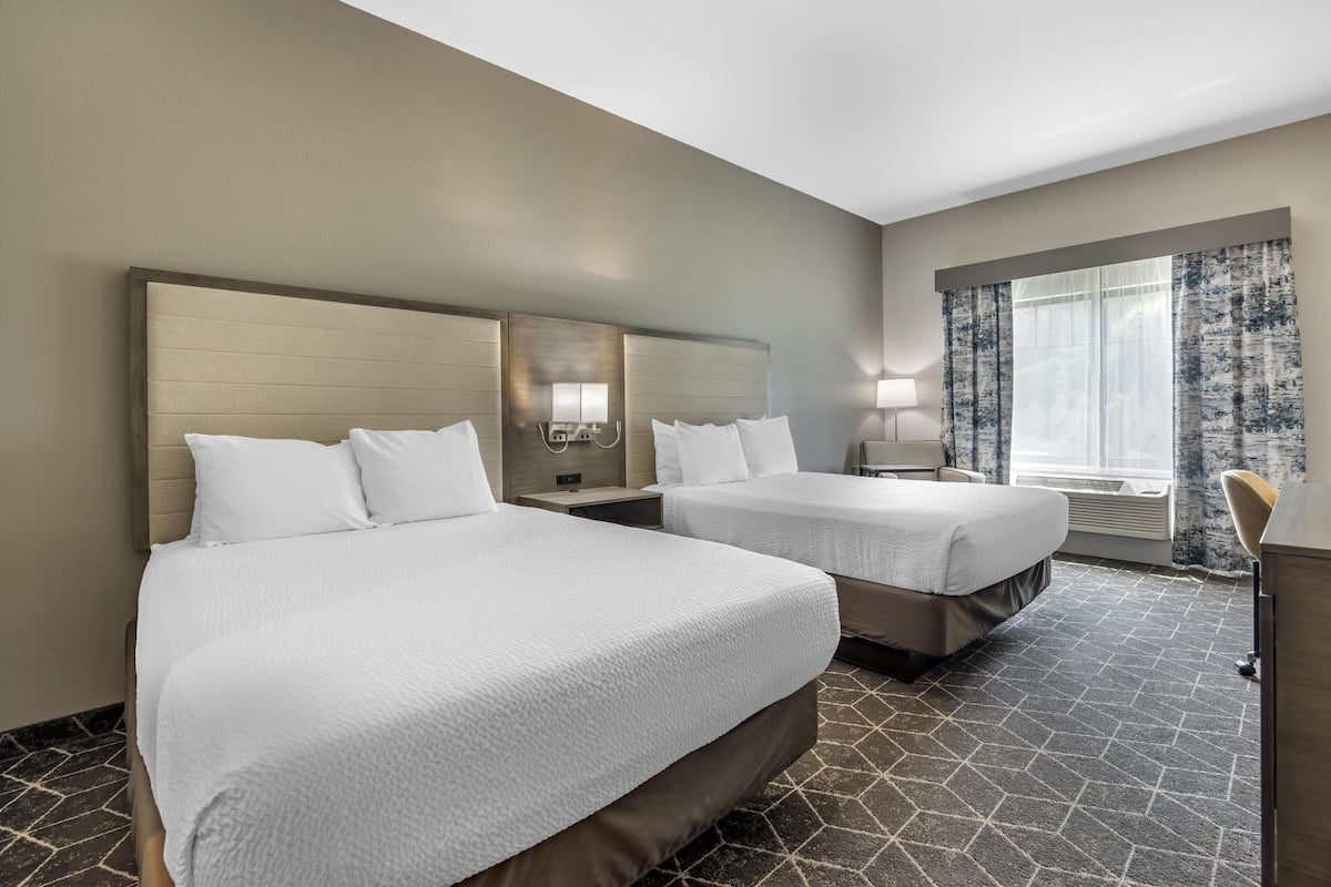 Standard Room, 2 Queen Beds, Non Smoking, Refrigerator & Microwave (1st Floor)